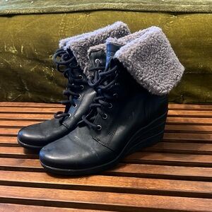 Women’s Ugg waterproof wedge boots size 7